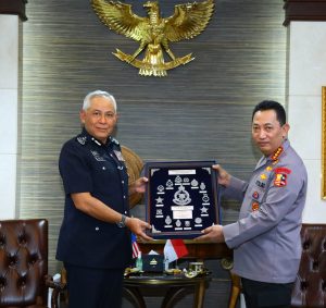 Bertemu kepala kepolisian Malaysia, Kapolri bahas PMI ilegal hingga penanganan covid-19