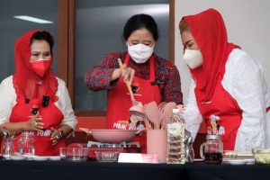 Saat Puan Demo Memasak: Meski Enggak Jago, Harus Bisa Masak