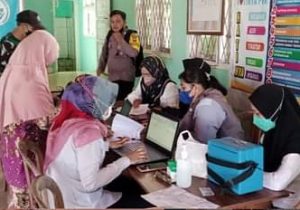 pemdes karang tengah salurkan BLT-DD TA.2022