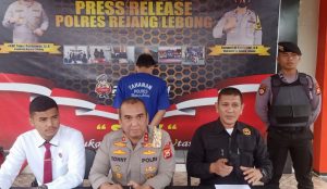 gelapkan uang perusahaan 191,7 juta mantan manager kisel ditangkap polisi