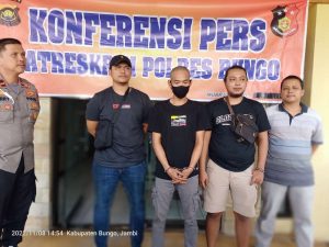 Sadis…! Tusuk Pacar 7 Kali hingga Tewas, DPO Polres Solok Serahkan Diri Ke Polres Bungo