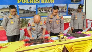 Kunker Polres Kaur, Kapolda Bengkulu Resmikan Rumah Dinas, Beri Penghargaan Hingga Launching E-TLE