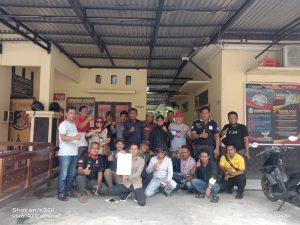 Takterima Kegiatannya Diberitakan Oknum Kades Aniaya Wartawan
