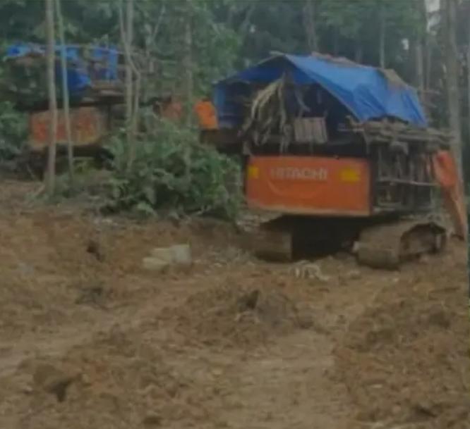 Cukong PETI Ancam Wartawn Dengan Satjam Jenis Celurit