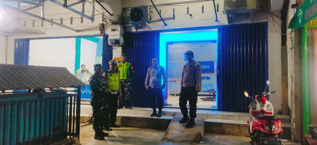 Babinsa Bhabinkamtibmas Tabir Bersinergi Pantau Wilayah Tugasnya
