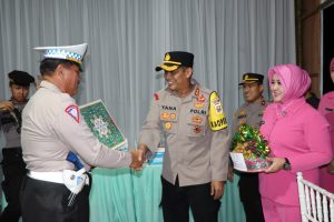 Kapolres Kepahiang Bersama Ketua Bhayangkari Cek Pos PAM