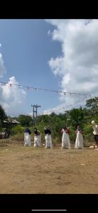 Balap Karung Emak-emak Rempong Desa Temdak Warnai Rangkaian HUT Kemri Ke 78