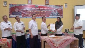 Moment Sertijab Kepsek SMKN 01 Kepahiang, Ini Harapan Heni Afrianti,S.pd,M.pd