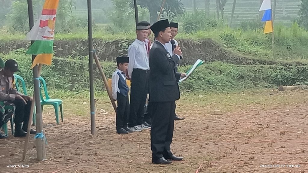 Pimpin Upacara HUT Kemri Ke 78 TH, Ini Pesan Kades Sukamerindu