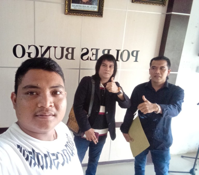 Kuasa Hukum Azroni Cs Serahkan Berkas Tambahan ke Penyidik Polres Bungo