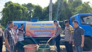 Polres Bungo Salurkan Air Bersih Untuk Korban Terdamapak Banjir