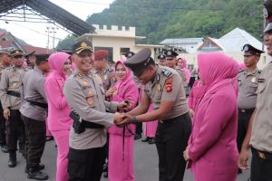 Kapolresta Gorontalo Kombespol Dr. Ade Permana,S.I.K.,MH Pimpin Upacara Kenaikan Pangkat 36 Personel