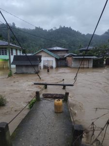 Banjir Bandang Menerjang Enam Desa dan Rumah Warga Tabir Barat