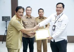 Dinsos Kepahiang Terima Penghargaan Pelayanan Publik Terbaik 2023 Dari Ombusdman