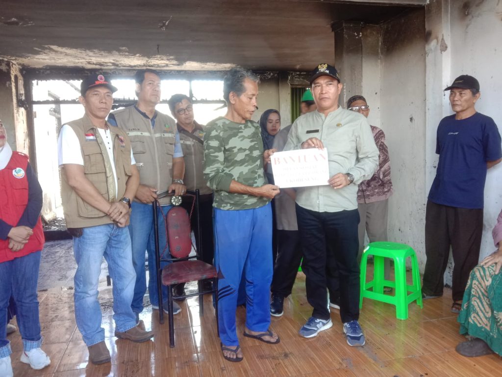 Kunjungi Rumah Warga Yang Terbakar Di Kelurahan Sejantung, Wakil bupati Kepahiang Sampaikan Ini