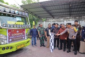 Kapolresta Gorontalo Kota Hadiri Pelepasan Pendistribusian Logistik Pemilu dari KPU ke Kelurahan