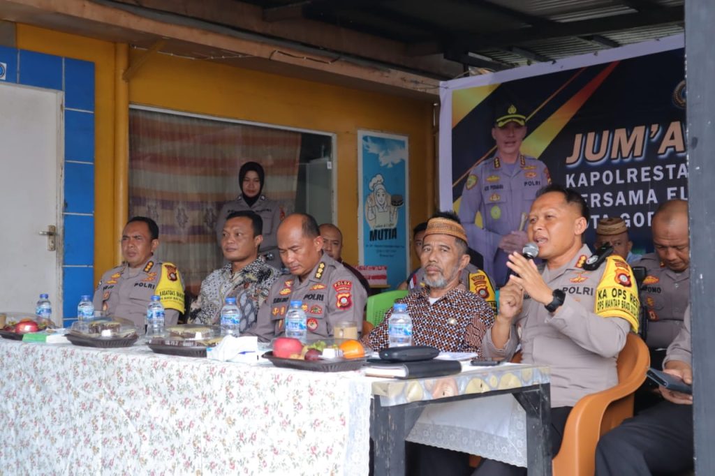 Melalui Jumat Curhat, Masyarakat Minta Kapolresta Tertibkan Miras dan Pasar Senggol