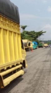 Track Angkutan Batu Bara Sebabkan Kemacetan Di Tabir Lintas.
