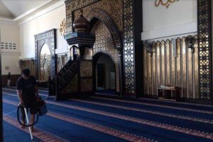 Masjid Agung Baiturrahman Limboto Gorontalo Mulai Bersih-Bersih Sambut Ramadan