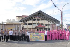 Ramadhan Berkah,Polresta Gorontalo Kota dan Bhayangkari Berbagi Takjil