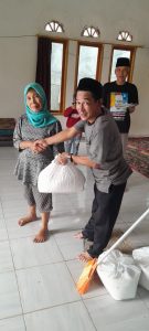 Cek Penerimaan Dan Pembagian Zakat Fitrah, Kades Limbur Lama Sampaikan Ini