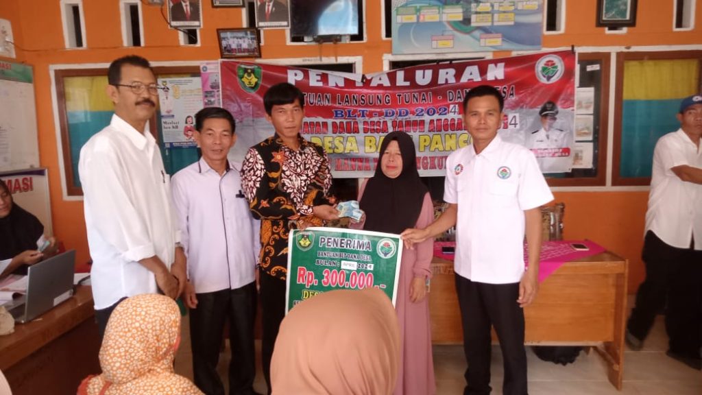 Pemerintah Desa Batu Panco Bagikan Bantuan Langsung Tunai Tahun 2024