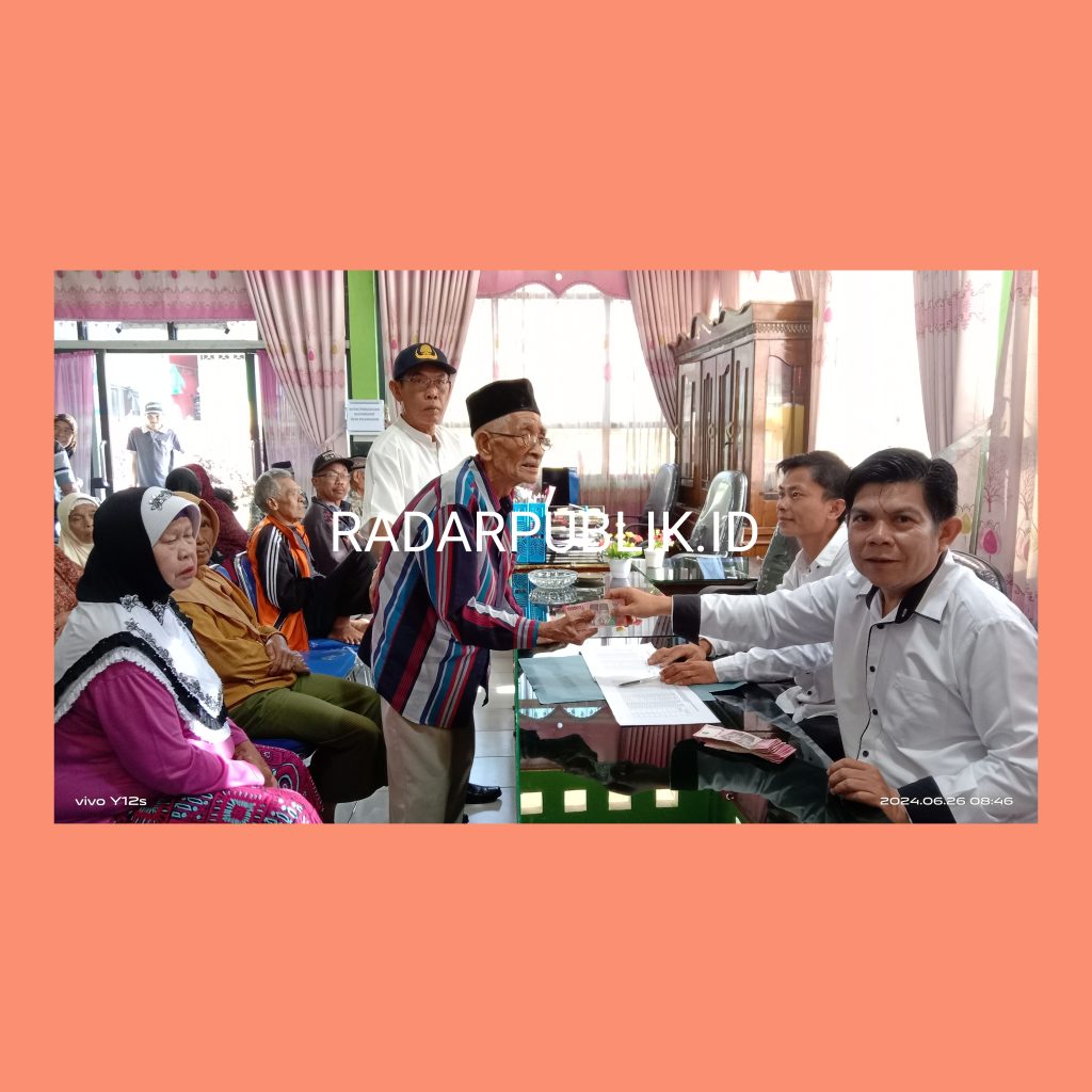 30 KPM Desa Pelangkian Terima BLT-DD Bulan Ke Enam