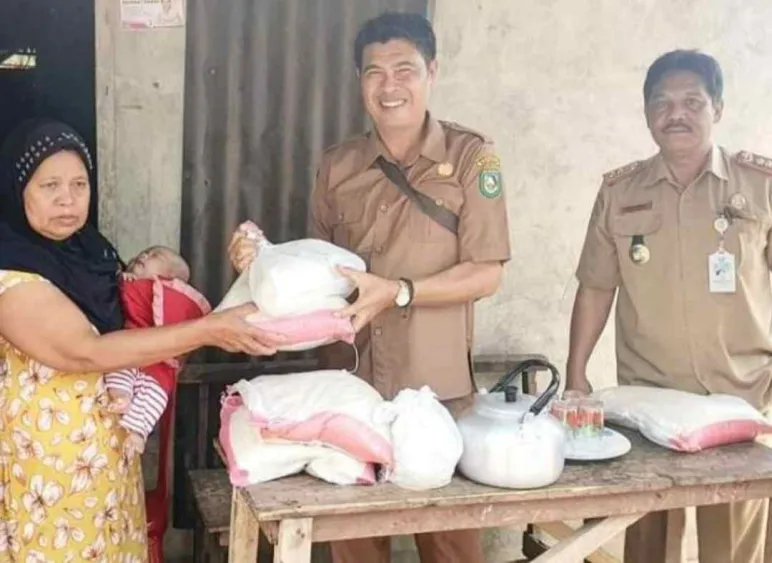 Dinas Sosial Kabupaten Kepahiang Membantu Masyarakat Kurang Mampu Melalui Program “Dinsos Hadir”