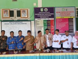 Sosialisasi Pemasangan Stiker KPM Di Desa Talang Gelompok